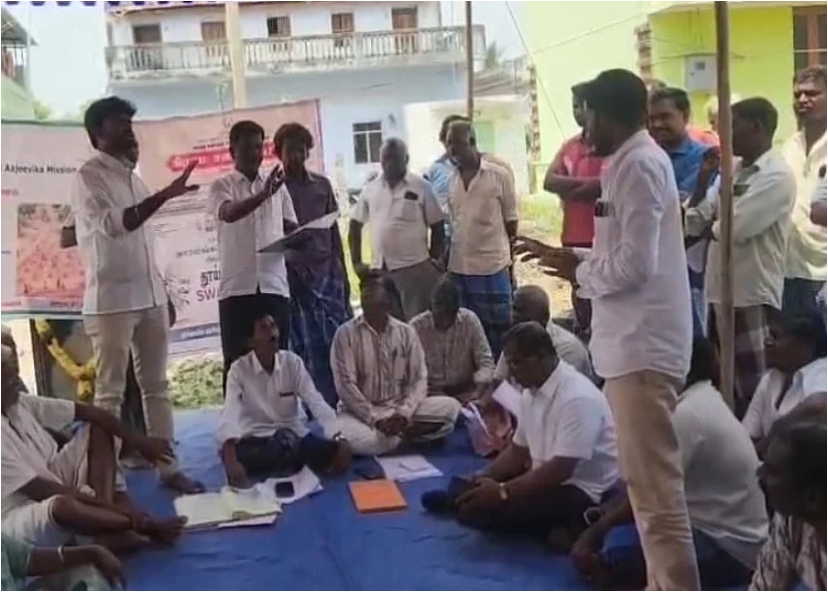 சேலம் அருகே கிராம சபைக் கூட்டத்தை நடத்திய தவெக நிர்வாகிகள்..!!