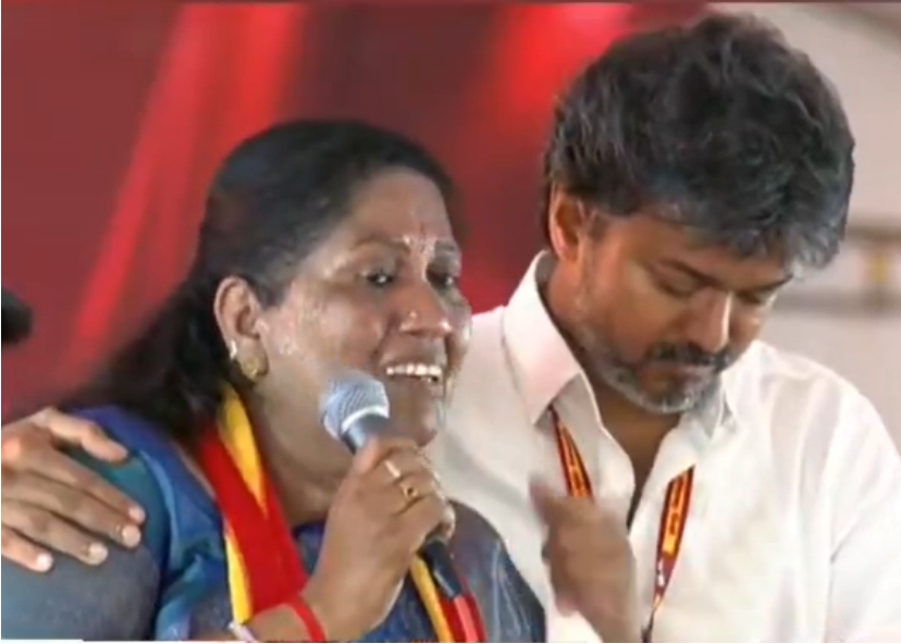 நெட்டிசன்கள் கிண்டல் விரட்டியடிப்பதால்.. வேட்பாளரை விட்டு அழ வைத்து பிரச்சாரம்..!!